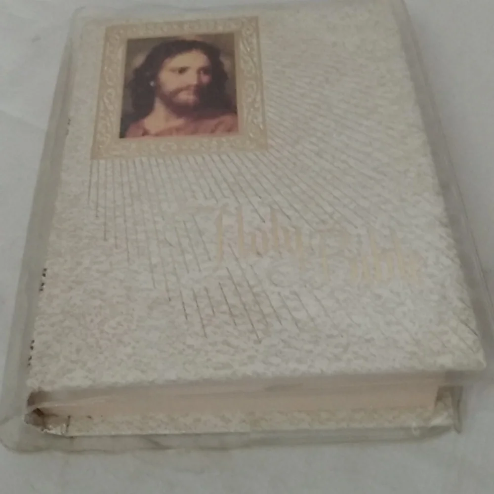 White Holy Bible with Jesus Image - Picture 4 of 4
